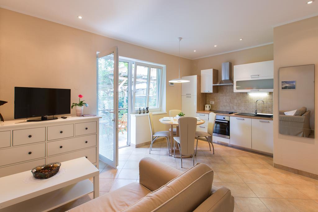Apartmaji Koman Μπλεντ Δωμάτιο φωτογραφία